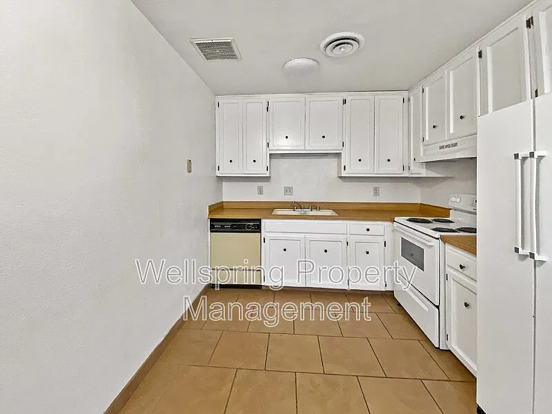 2 bed, 1.0 bath, 770 sqft, $900 — Photo 4