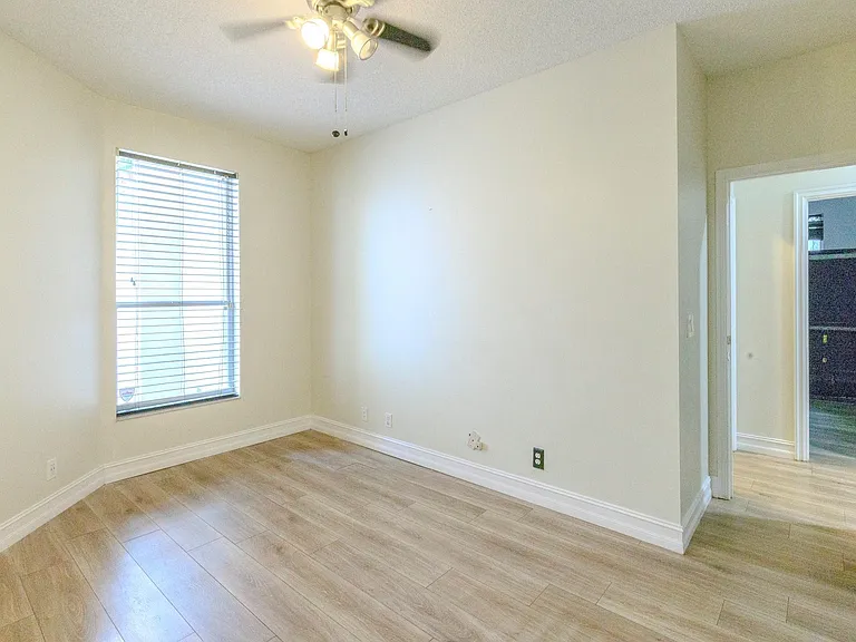 4082 Trenton Ave — Photo 21