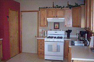 3rd image of 1011 Colonial Manor Dr