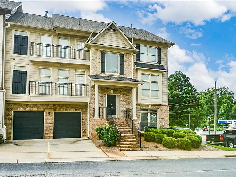 1165 Laurel Pl SE — Photo 2