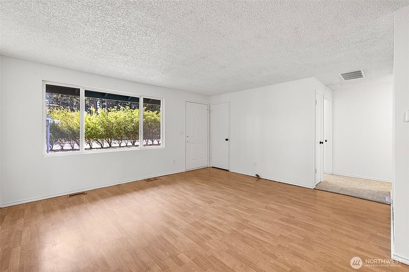 4th image of 1112 Ridgeway Drive