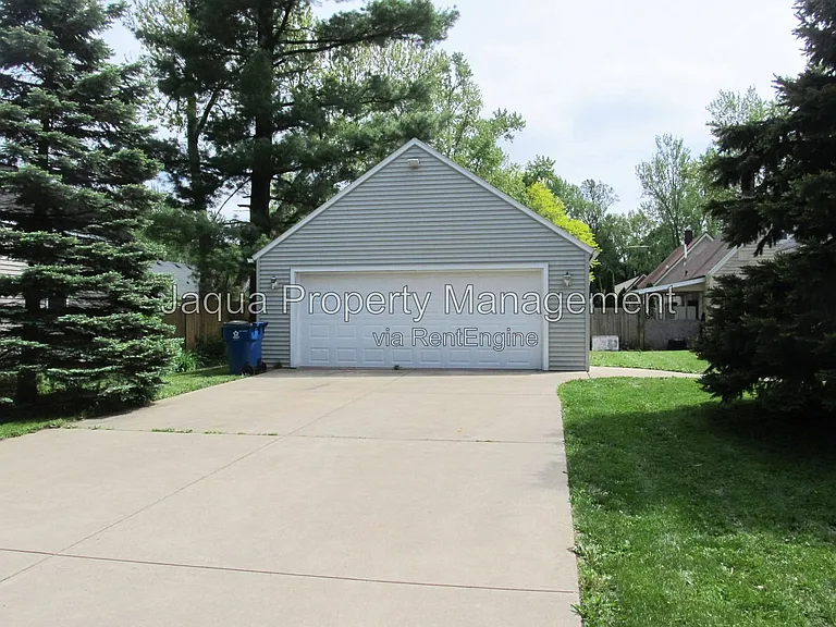 1324 Waverly Dr — Photo 10