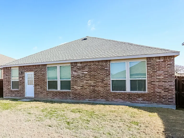 1724 Gayla Creek Dr — Photo 16