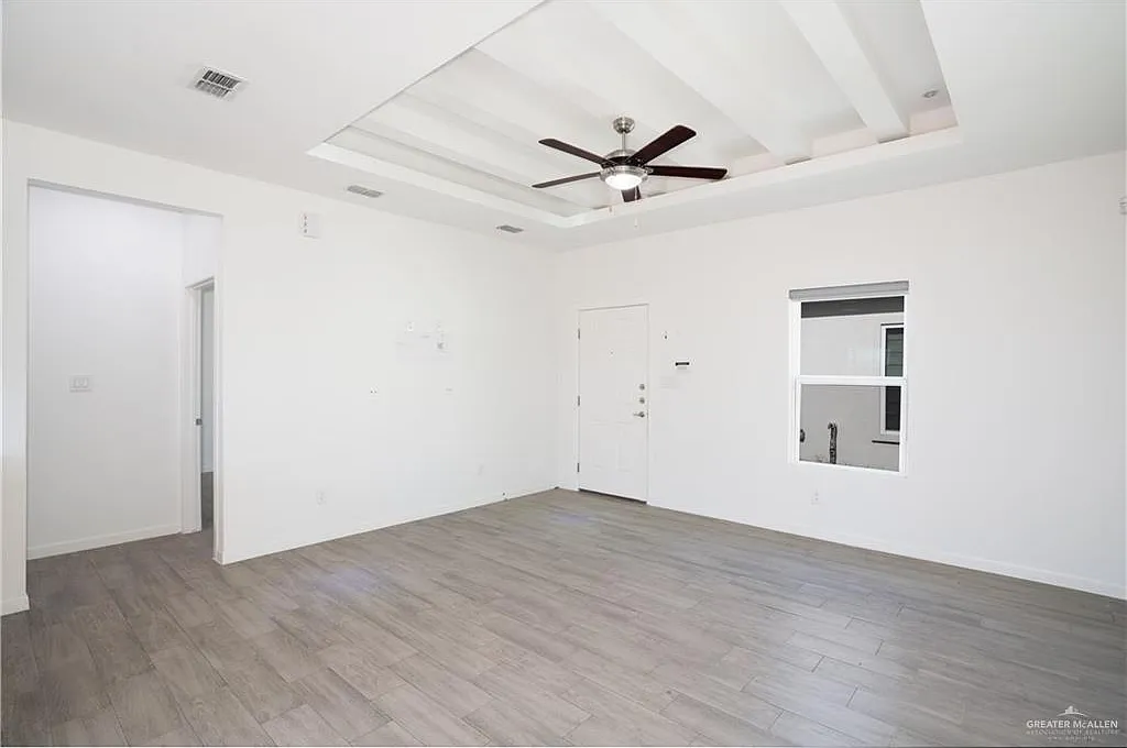 3 bed, 2.0 bath, 1150 sqft, $1,300 — Photo 4
