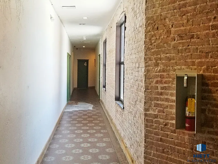 801 N Piedras St — Photo 3