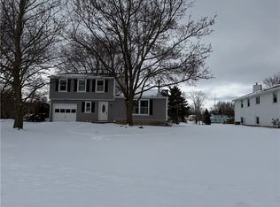 37 Highview Dr, Hamlin, NY 14464