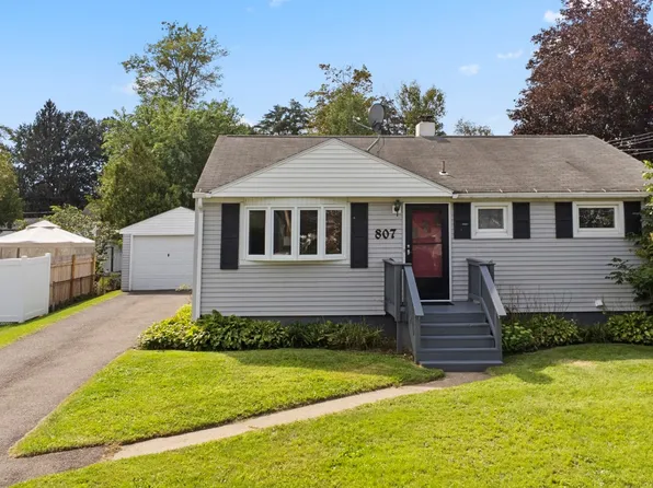 807 Lyncourt Dr, Endicott, NY 13760