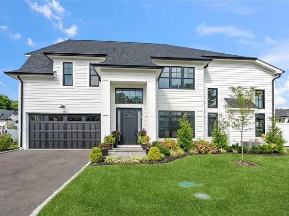 93 Three Ponds Lane #93, Woodbury, NY 11797