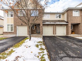 54 Selhurst Ave, Ottawa, ON K2G 7E5
