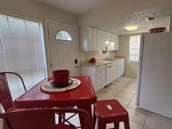 826 Tibet Ave, Savannah, GA 31406