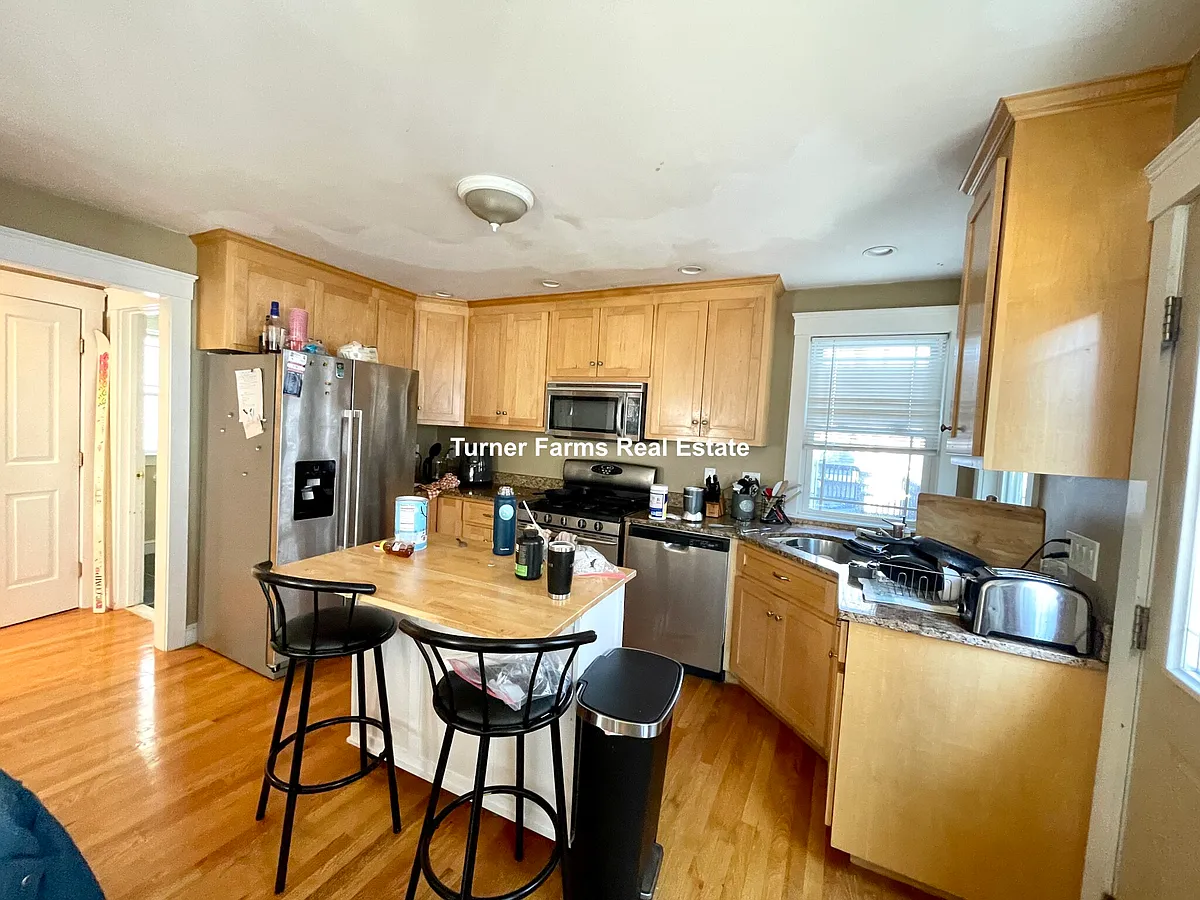 Building Photo - 23 Iroquois St #A