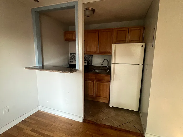 65 James St #14 — Photo 3
