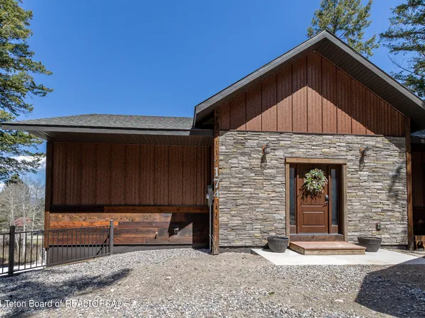 174 Stoor Dr, Alpine, WY 83128