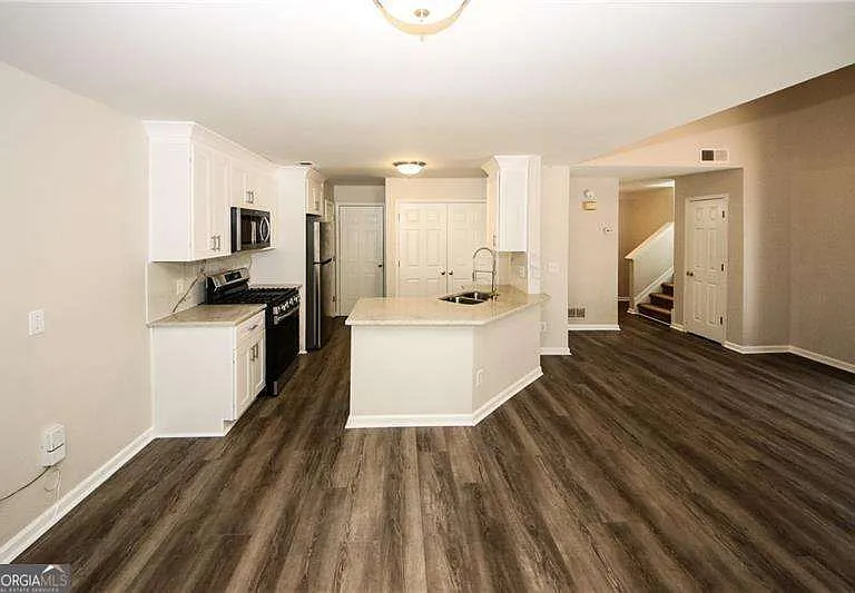 121 Stoneforest Dr — Photo 15