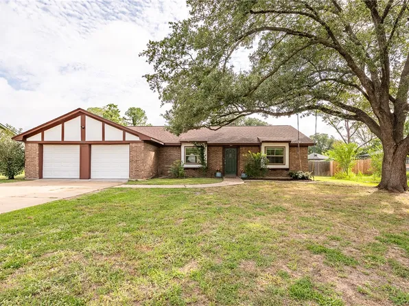 1803 Southwood Dr, College Station, TX 77840