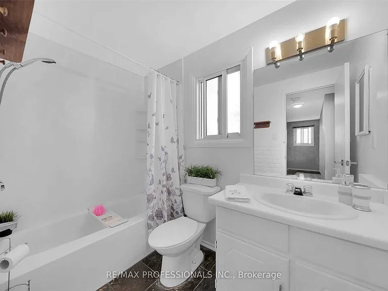47 Wishford Dr — Photo 25