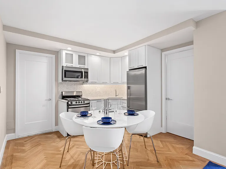 305 E 86th St #3NE — Photo 1