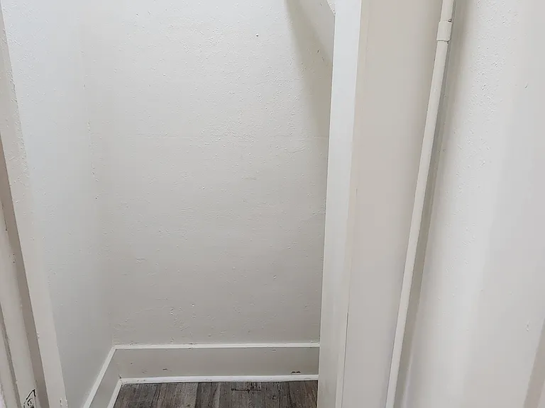 401 N Cherry St — Photo 25