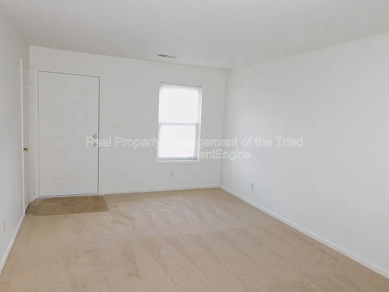 2574 Green Oaks Ct SE #G — Photo 2