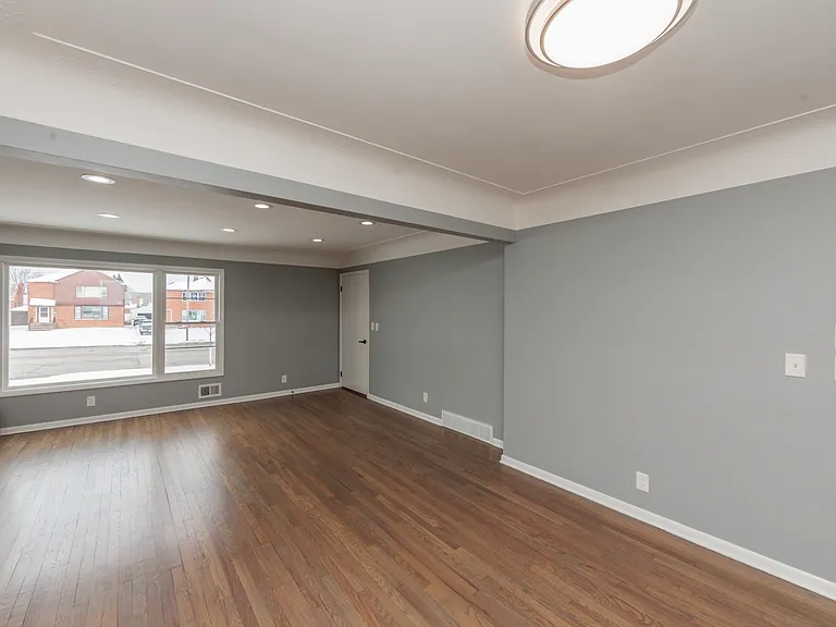 2539 Warrensville Center Rd — Photo 8