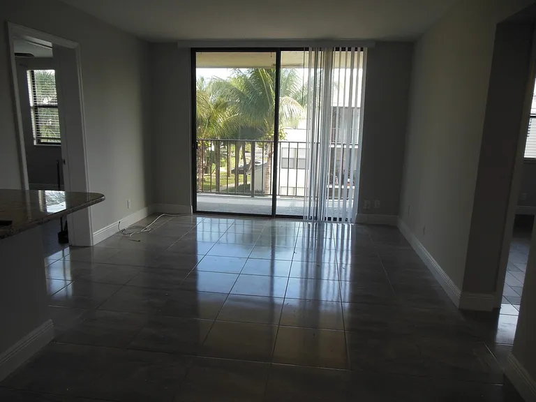 744 Executive Center Dr #23-9-23 — Photo 4