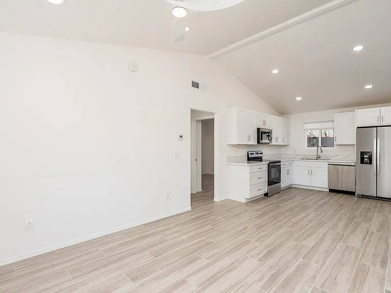 1120 E Waverly St #2 — Photo 11