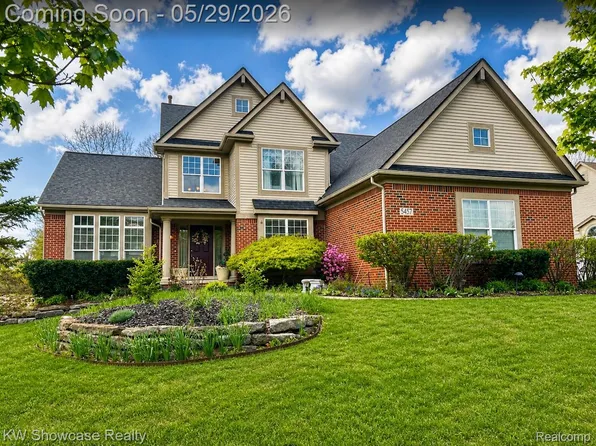 5457 Shelton Dr, Commerce Township, MI 48382