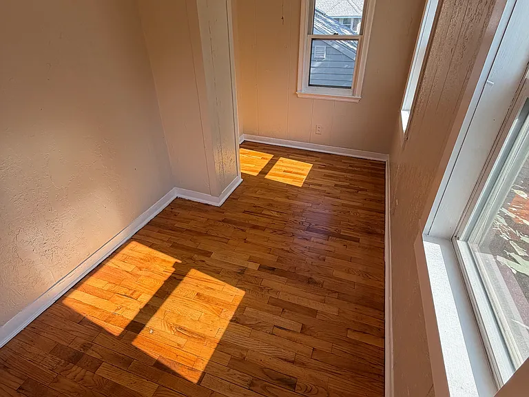 321 S Clemens Ave — Photo 12