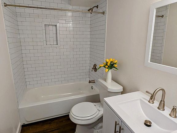 2nd image of 200 E Courtland Pl APT 5