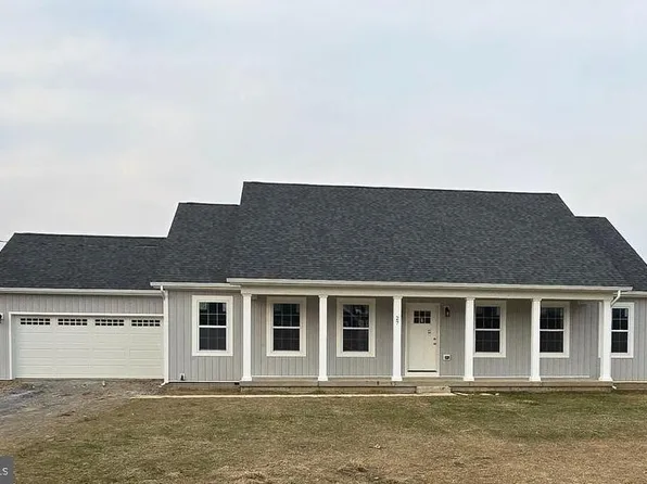 27 Berwick Ct, Charles Town, WV 25414