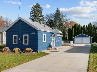 1306 Grove St, Oshkosh, WI 54901