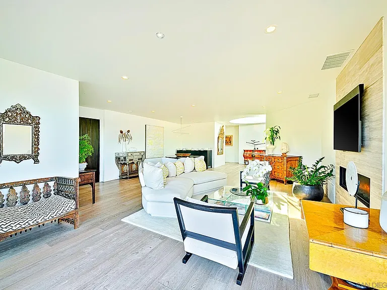 231 Bonair St — Photo 3