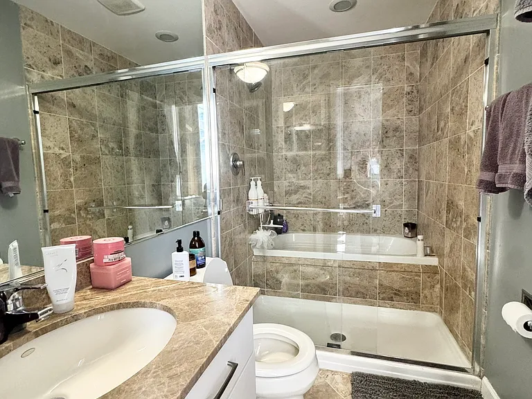 680 N Green St #706 — Photo 13
