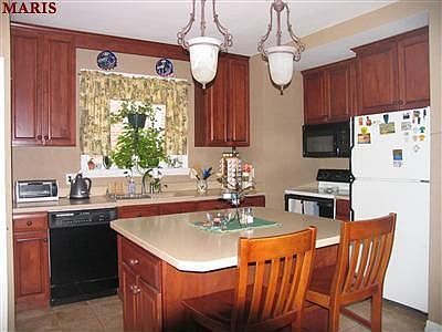 3rd image of 7441 Gannon Ave
