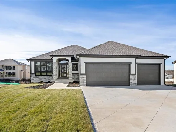 2319 SW Serena Pl, Lees Summit, MO 64082