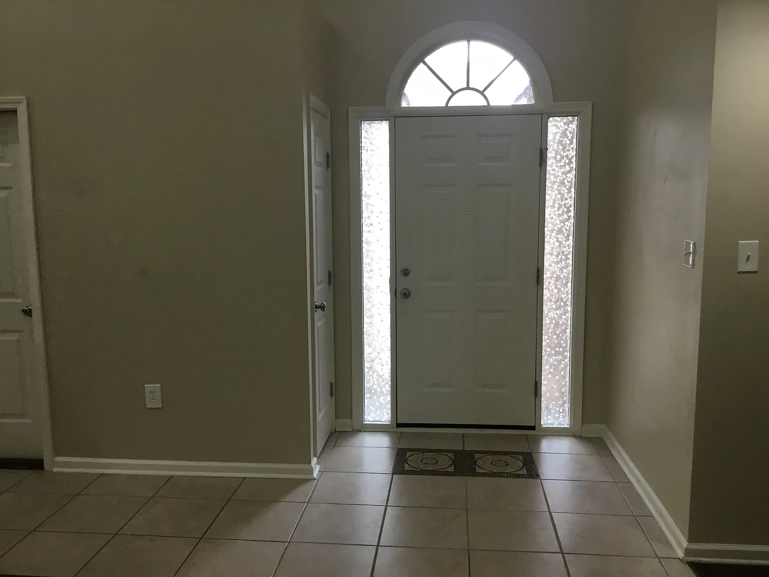 3 bed, 2.0 bath, 1442 sqft, $1,995 — Photo 2
