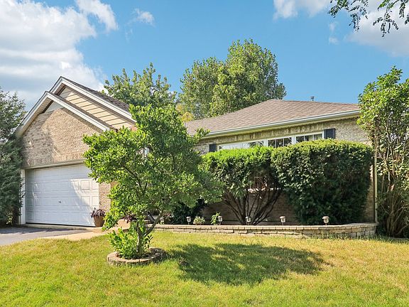 2nd image of 716 Ottawa Dr