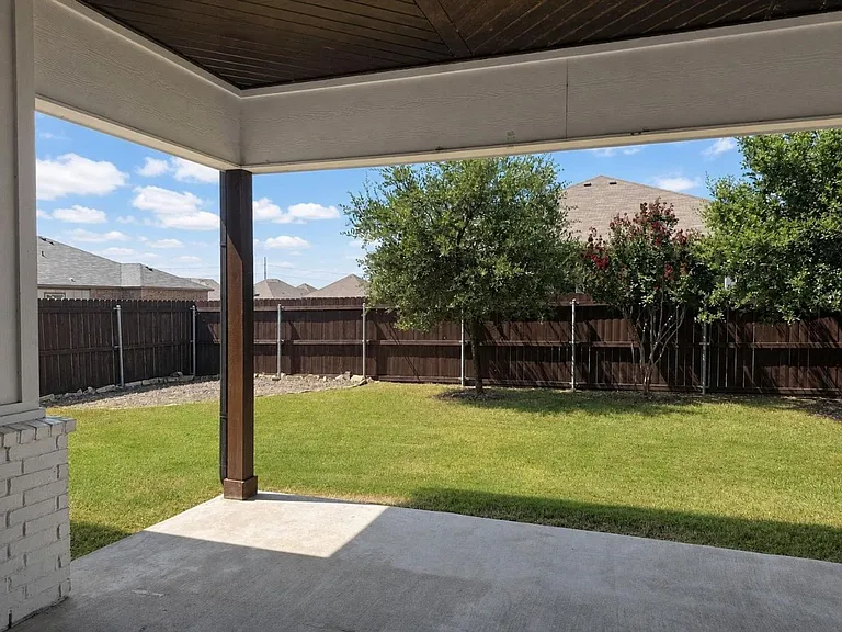 7119 Rosado Dr — Photo 7