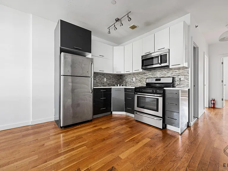 58A Vernon Ave #3A — Photo 2