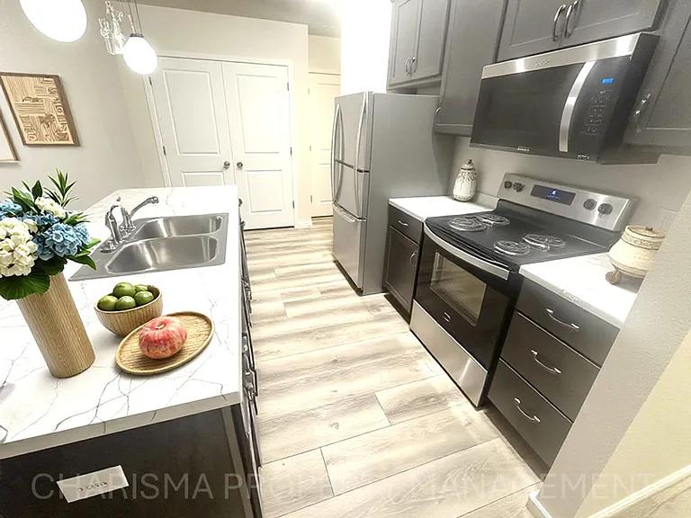 32nd Street Condominiums — Photo 11
