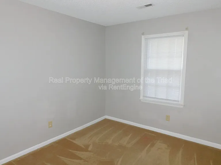 216 Matt Pl — Photo 12