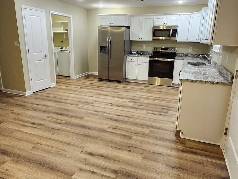 512 N Maple St #512 — Photo 6