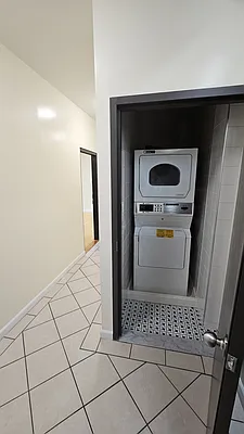 Rented by Manhattan Realty Group | media 17