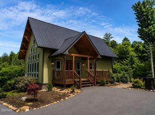 862 Crest View Dr, Gatlinburg, TN 37738