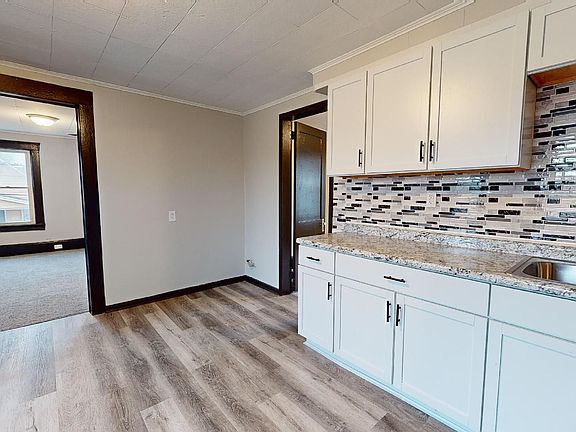 3rd image of 3236 W 33rd St Front Up