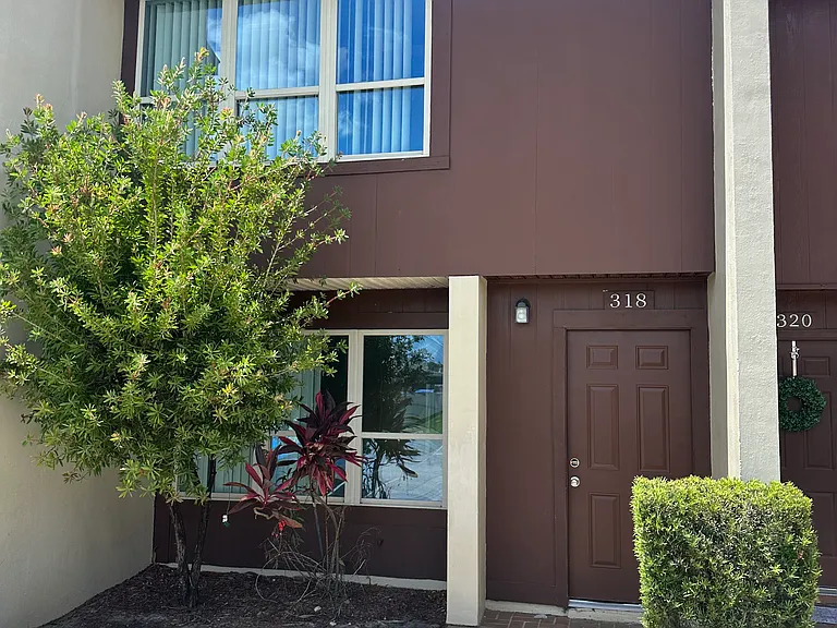 318 Market Sq E — Photo 1