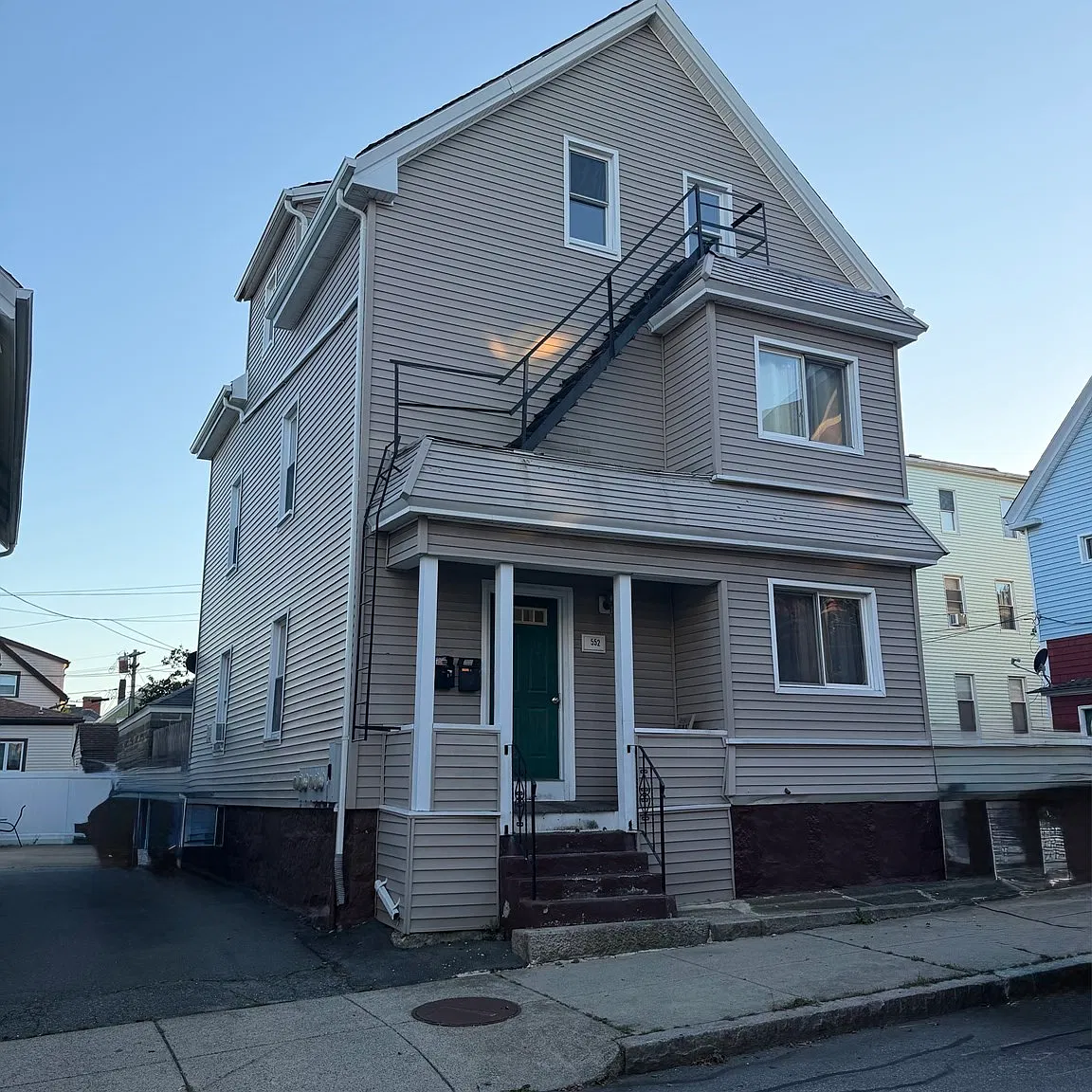 2 bed, 1.0 bath, 739 sqft, $1,400 — Photo 2