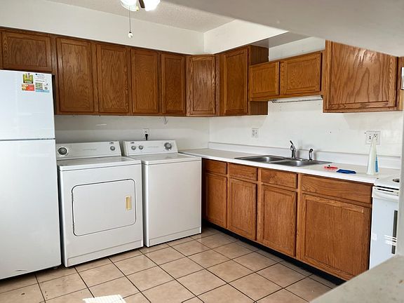 kitchen with full size washer and dryer