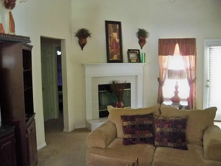 7357 Ironside Dr E — Photo 2