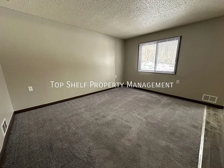 1328 Williams St — Photo 13